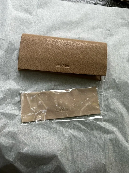 MAX MARA leather SUNGLASSES CASE AND DUST CLOTH - Picture 1 of 2